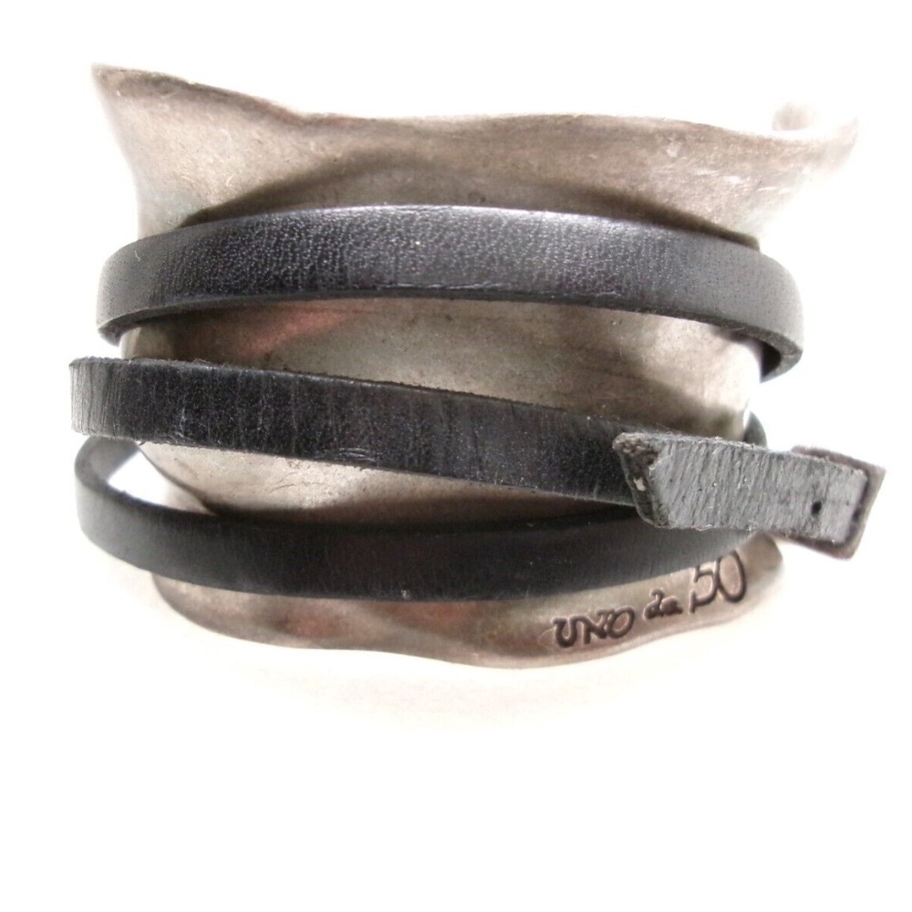 Uno de 50 Wrap Bracelet Metal Silver Tone Metal & Black Leather Strap Adjustable